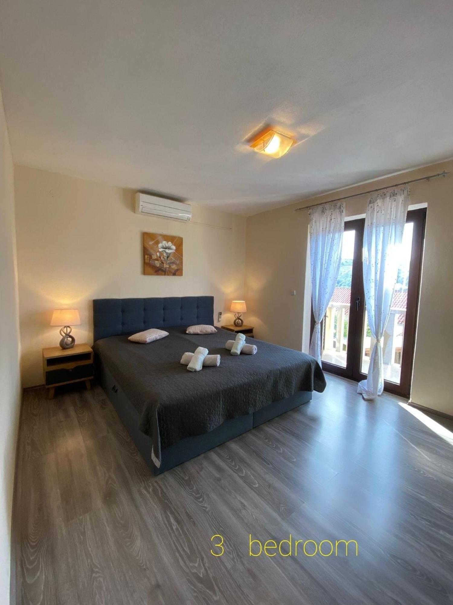 Apartments " Happy Villa " Splitska Kültér fotó