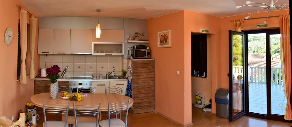 Apartments " Happy Villa " Splitska Kültér fotó