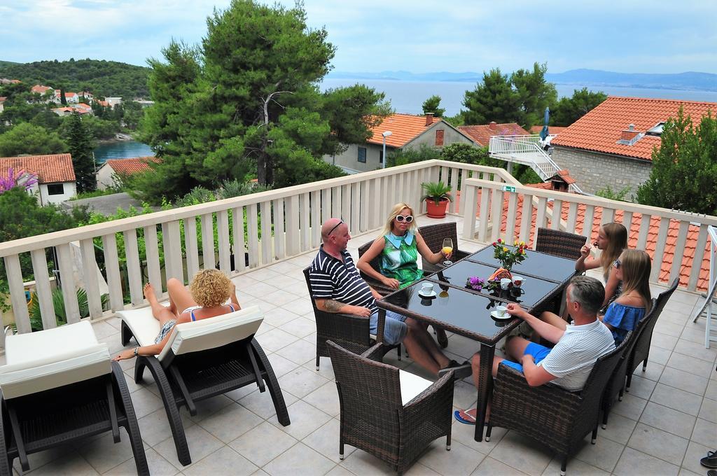 Apartments " Happy Villa " Splitska Kültér fotó