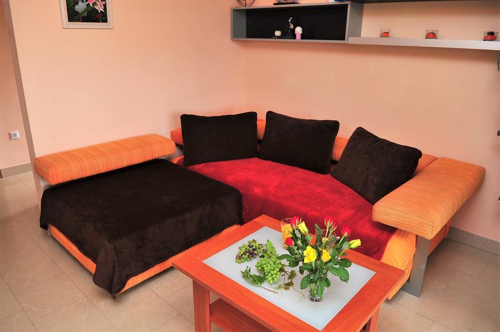 Apartments " Happy Villa " Splitska Kültér fotó