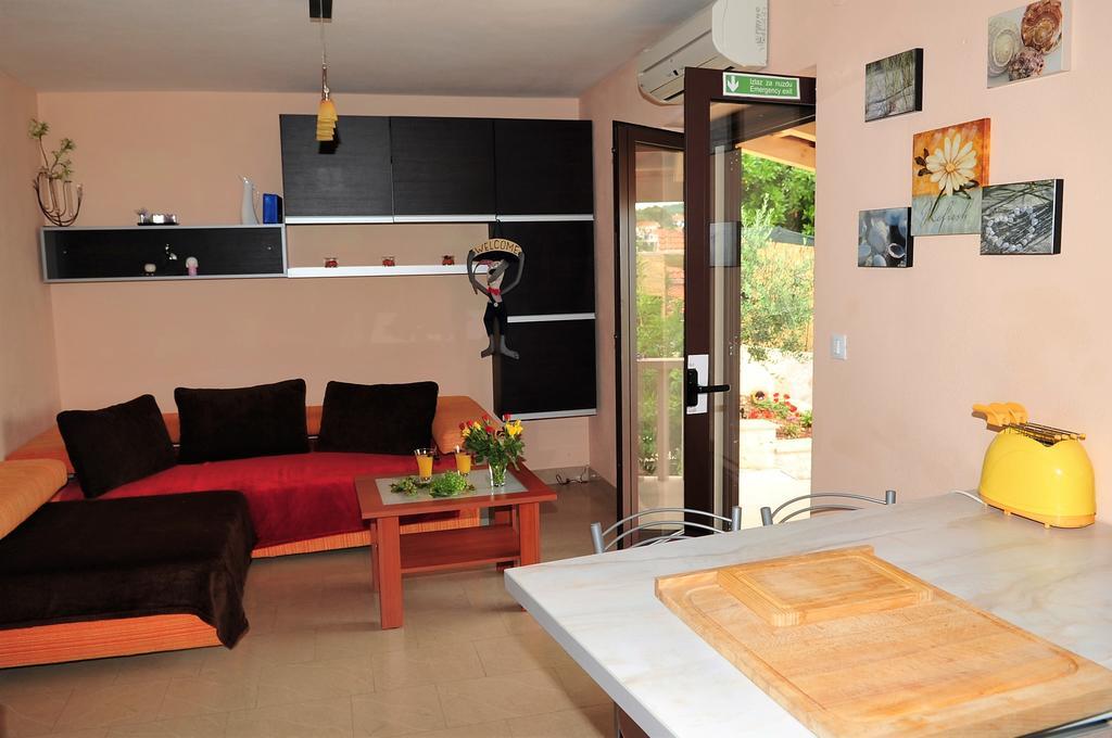 Apartments " Happy Villa " Splitska Kültér fotó